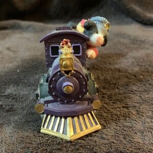Enesco Mary MooMoo’s Lionel Purple Train Figurine with Cows